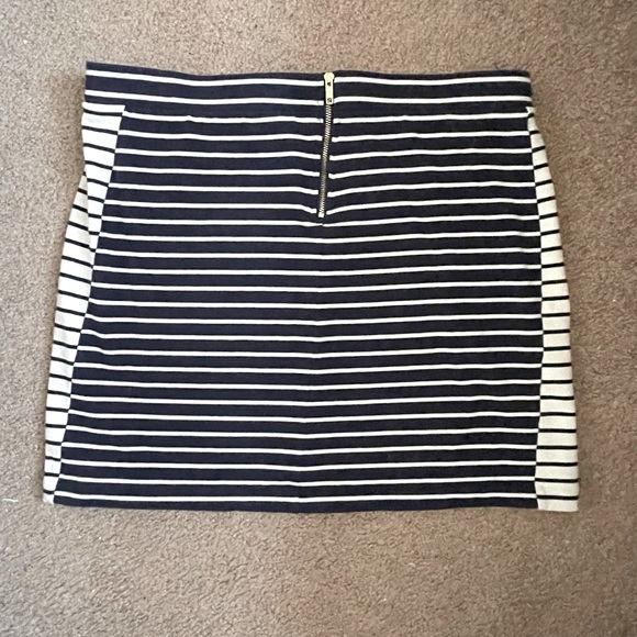 🔥SALE$5🔥Tommy Hilfiger Knit Skirt - Picture 2 of 3